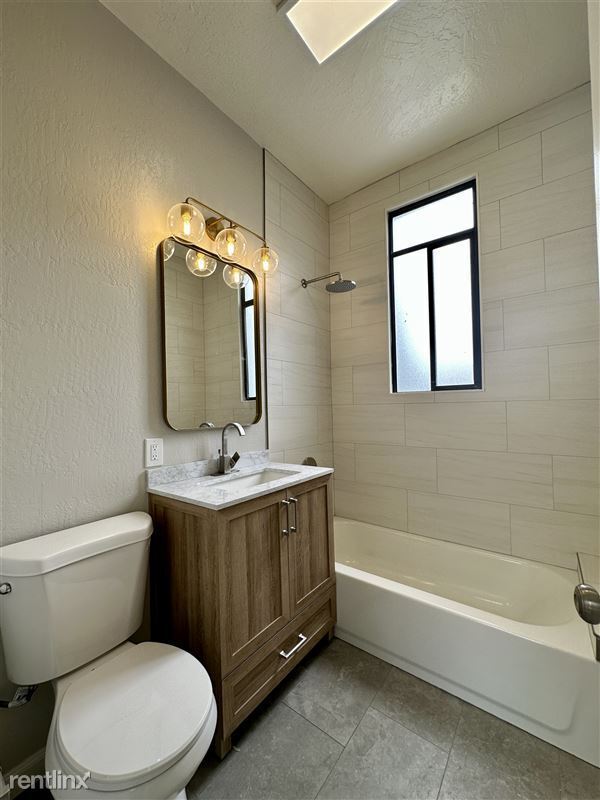 Building Photo - 555-559 2nd St-555