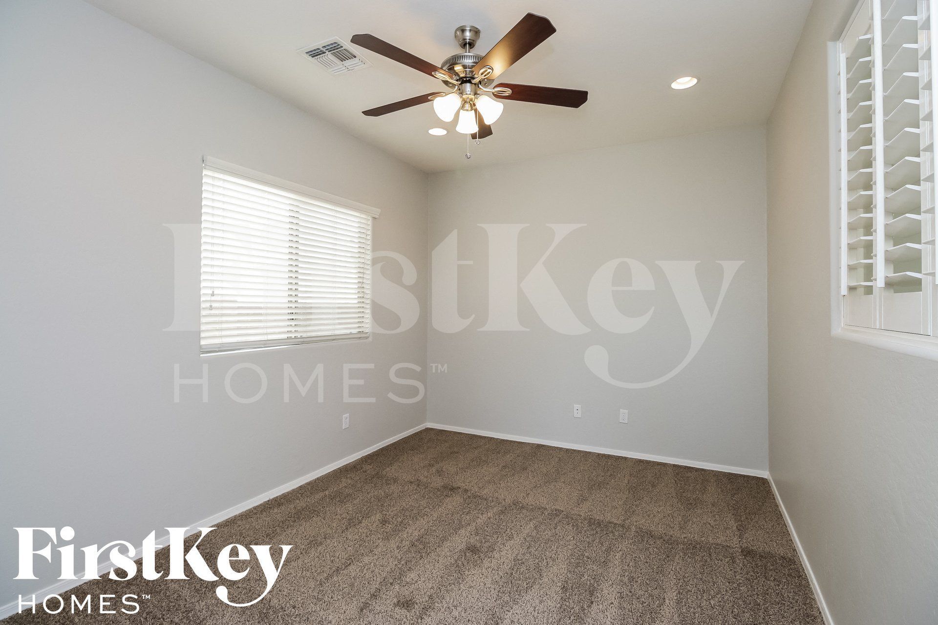 Building Photo - 797 W Vineyard Plains Dr