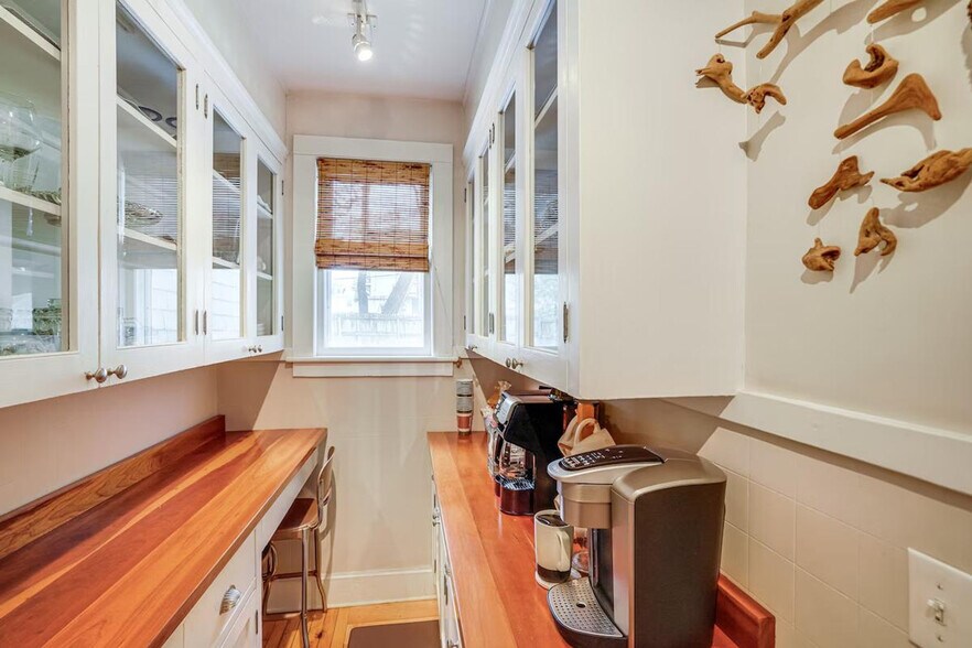 Building Photo - 136 Pomeroy Ave