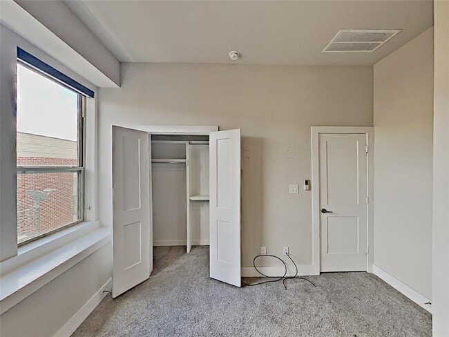 Building Photo - 5608 Lindell Ave