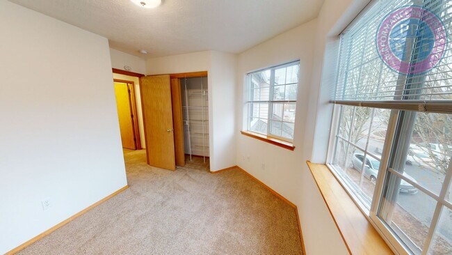 Building Photo - Beautiful Village Townhome!! Double Garage- Great Sunnyside Location!! Pet Friendly Princeton Vil...