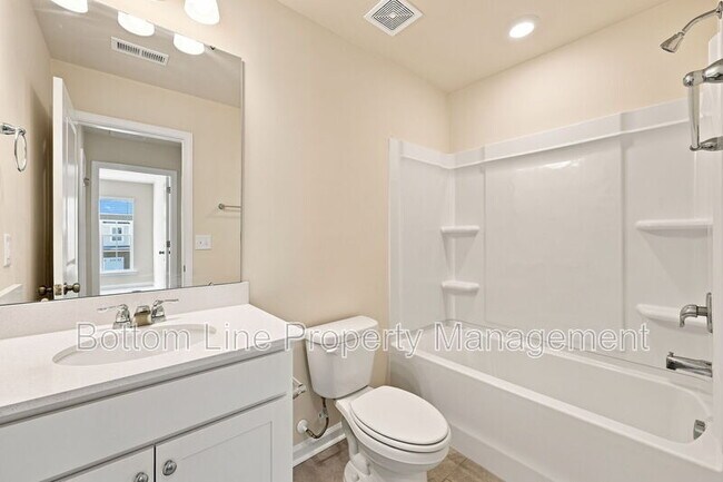 Building Photo - 460 Glen Clova Dr