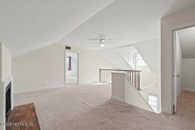 Building Photo - 842 Cedar St