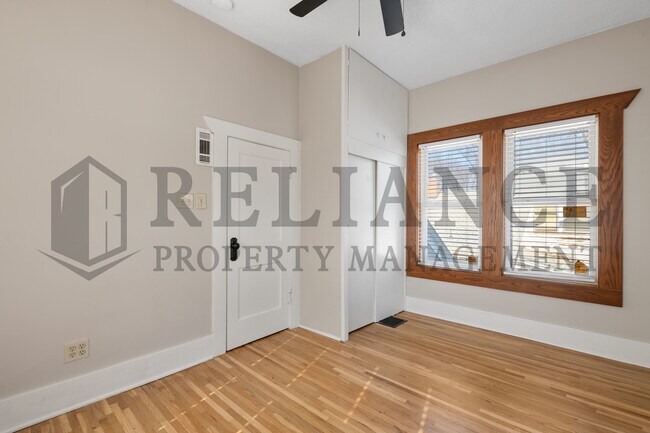 Building Photo - 410 S Estelle St