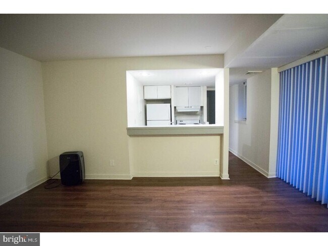 Building Photo - 130 Arch St