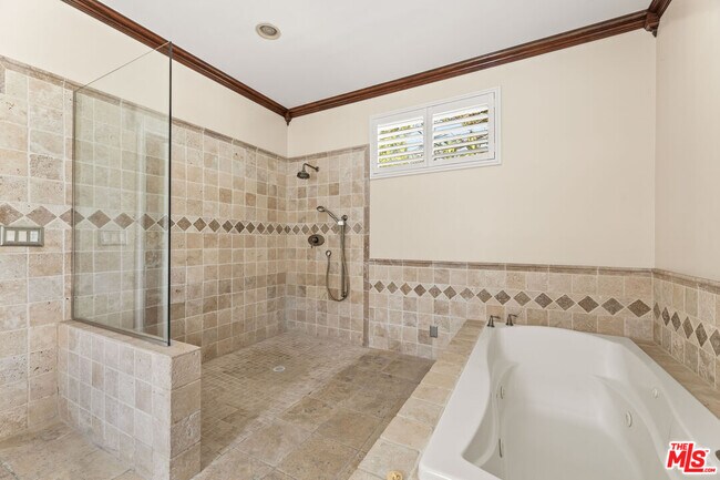 Building Photo - 3200 Oakley Dr