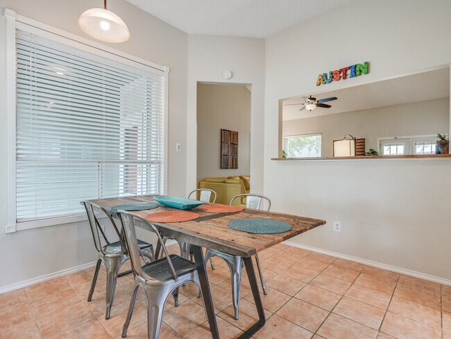 Building Photo - 14608 Town Hill Dr