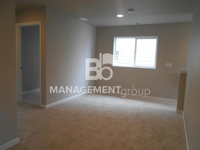 Building Photo - Newer NW Portland/Bethany Home Located In Abby Creek!