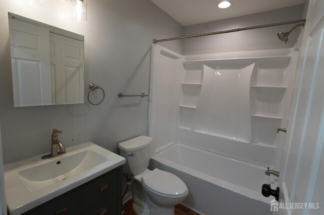 Building Photo - 421 Waterford Dr