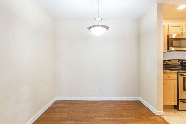 Building Photo - 2421 Beachview Dr