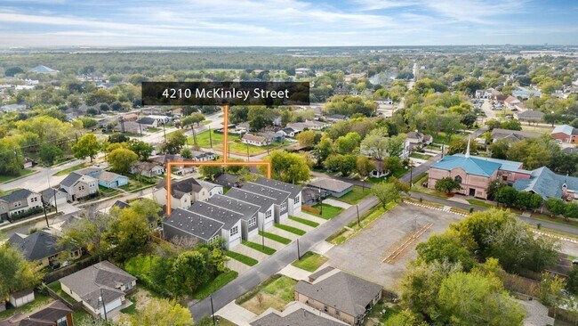 Building Photo - 4220 McKinley St