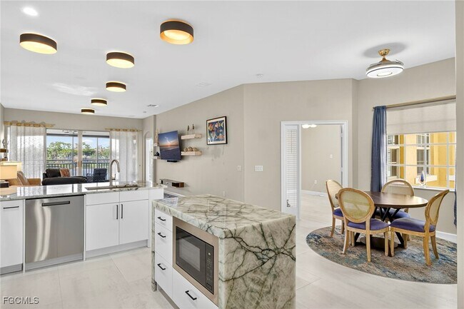 Building Photo - 8625 Via Rapallo Dr