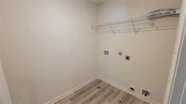 Building Photo - Stunning and Spacious 3-bed, 2.5-bath new ...