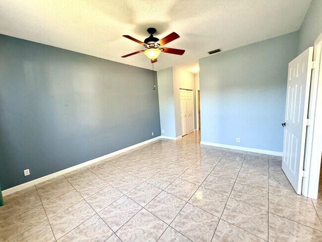 Building Photo - 3162 Via Poinciana