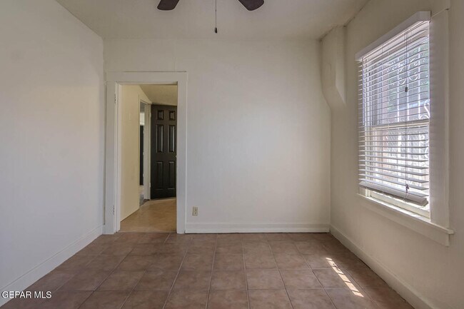 Building Photo - 3611 Yandell Dr