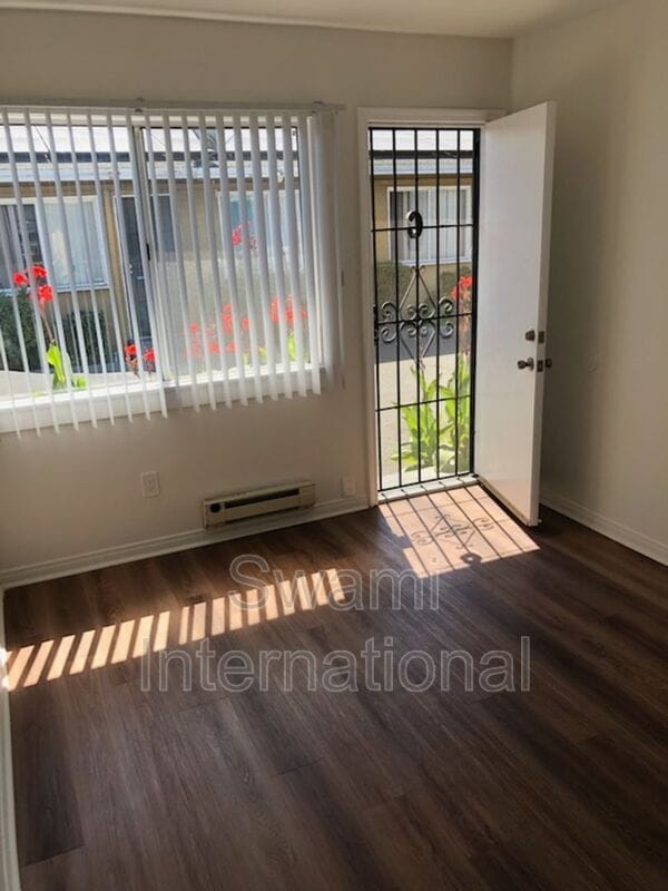 Building Photo - 4542 W Imperial Hwy