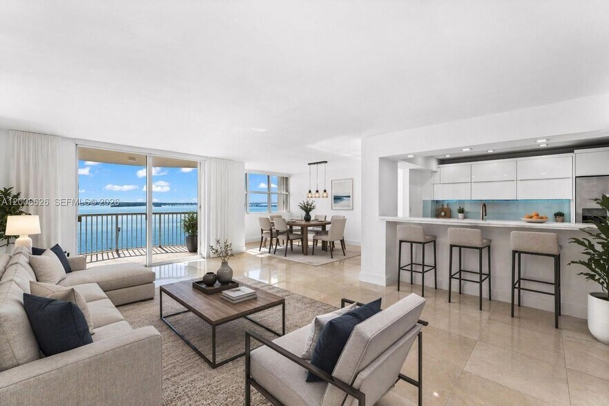 Building Photo - 1420 Brickell Bay Dr