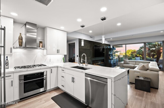 Building Photo - 7167 E Rancho Vista Dr