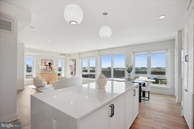 Building Photo - 923 V St NW