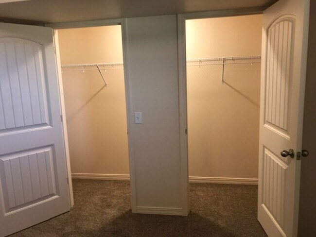 Building Photo - 3 Bedroom 2 Bath 2 Car Garage For Rent in Branson MO