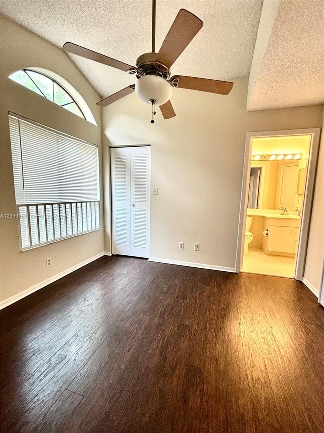Building Photo - 1040 Coral Club Dr