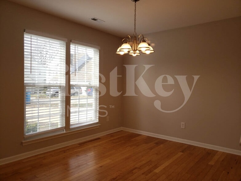 Building Photo - 6632 Courtland St