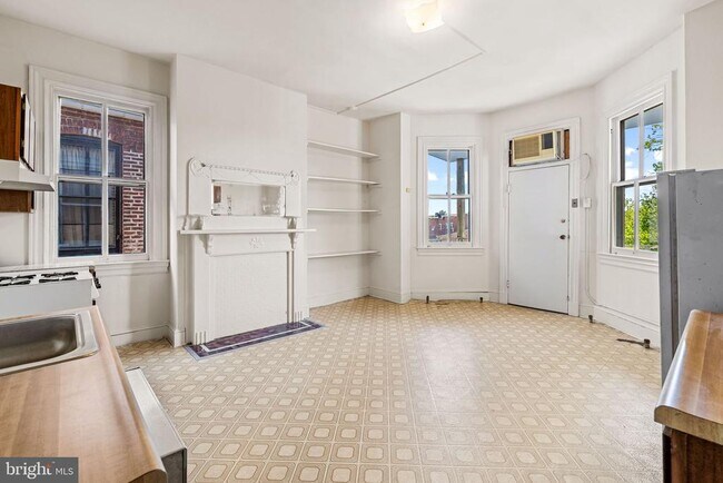 Building Photo - 2444 Eutaw Pl