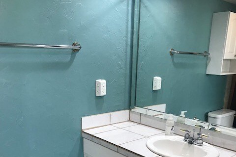 Spacious Bathroom - 450 W 7th St