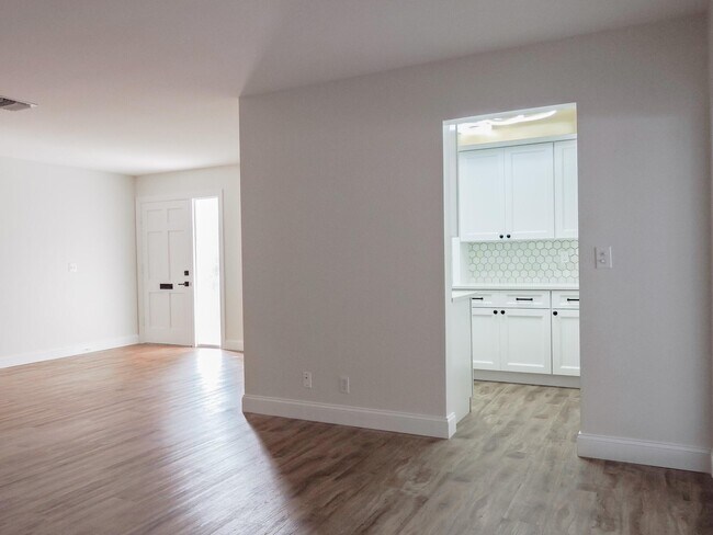 Building Photo - 136 Yacht Club Dr