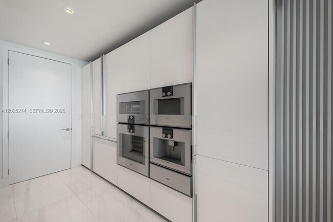 Building Photo - 10203 Collins Ave