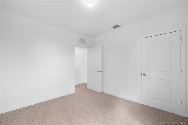 Building Photo - 2048 NE Ocean Dunes Dr