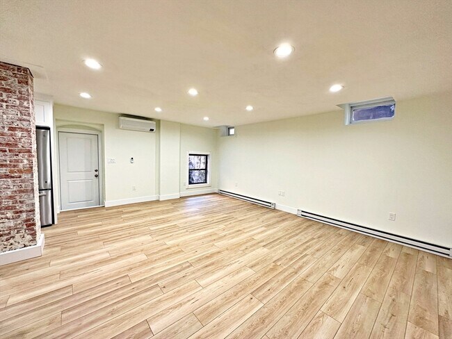 Building Photo - 128 Webster St