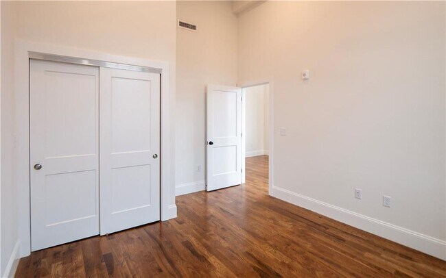 Building Photo - 15 Cranston Ave
