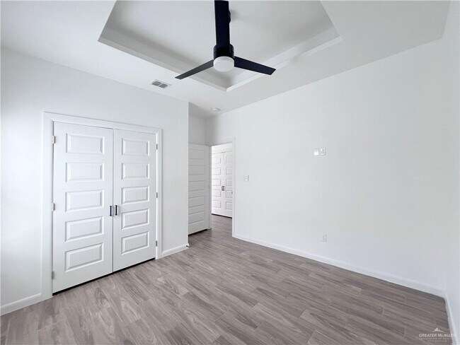 Building Photo - 19 W Woodson Dr