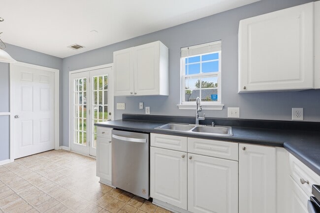Building Photo - 3911 Hathaway Hills Dr