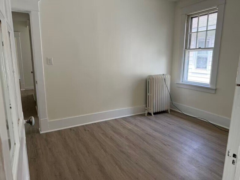 Building Photo - 22B Forest Ave