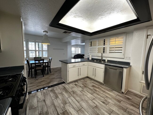 Building Photo - Furnished 3 Bedroom Condo across from Golf...