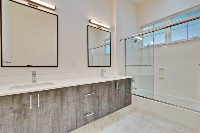 Building Photo - Brand New 2 Story, 3 Bed, 3 Bath Townhome ...