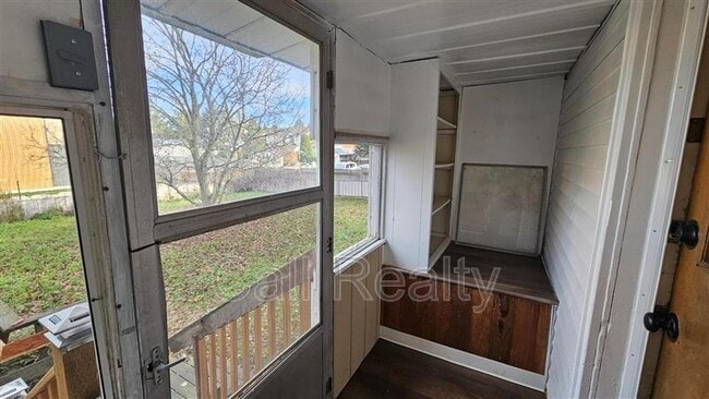 Building Photo - 12019 E Valleyway Ave