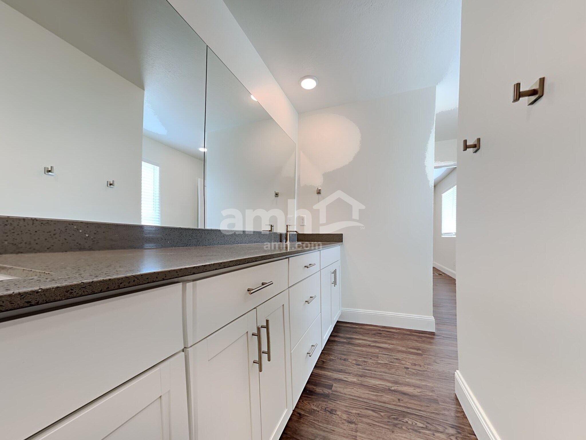 Building Photo - 3354 Fields Ave