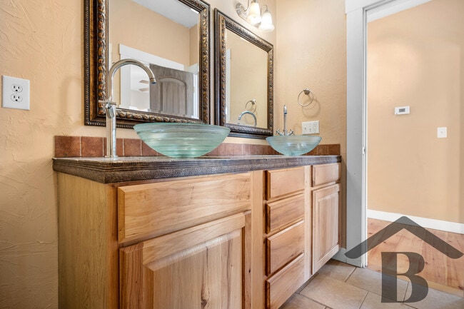 Building Photo - 1543 S Tuscany Ct