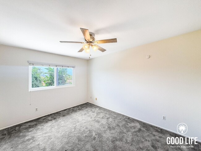 Building Photo - SD: Stunning 4BD/3BA Home in Vista with Panoramic Views, Private Balcony & Large Yard