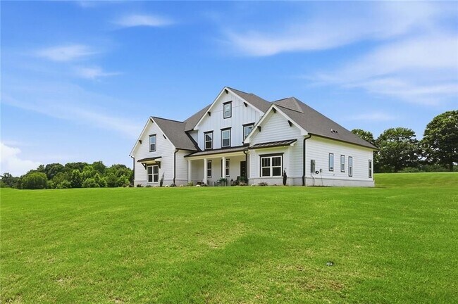 Building Photo - 2049 Chestnut Oak Trl
