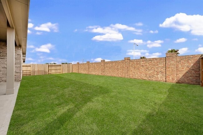 Building Photo - 13318 Rosemary Dr