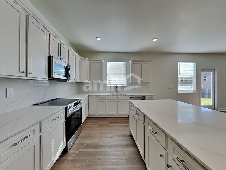 Building Photo - 3317 Emzy Dr