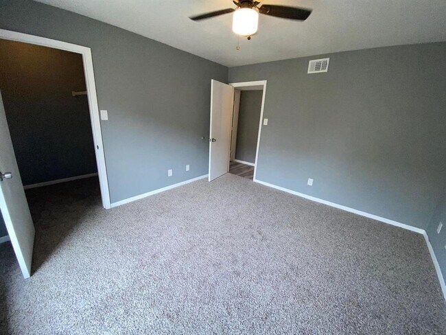 Building Photo - 10211 Sugar Branch Dr