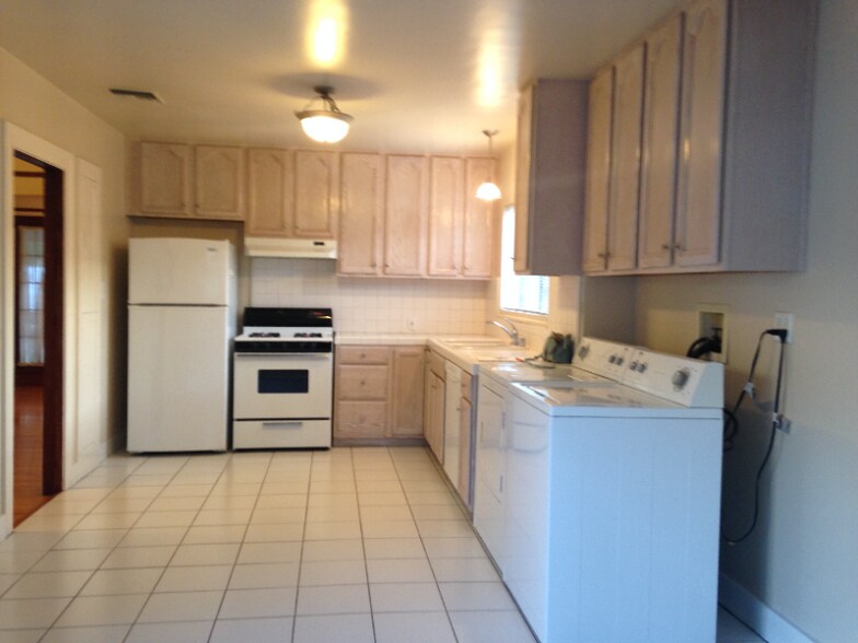 Building Photo - 1803 Orchard Ave