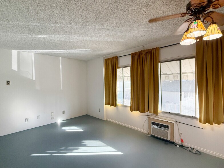 Building Photo - 250 Linden Ave