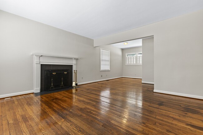 Building Photo - 257 Zandale Dr