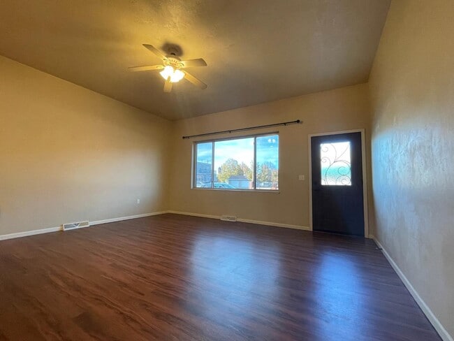 Building Photo - 323 W Main St